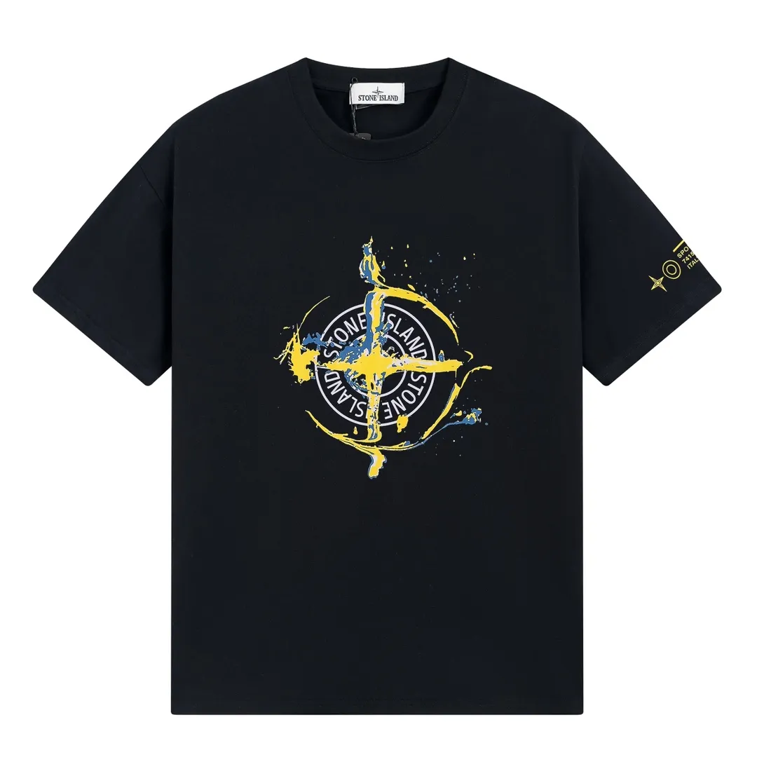 W621#P110💰 [Stone lsland/Stone Island summer new short-sleeved T-shirt with flame compass print on the chest] ⚠️[Original creation with high control of details] - Made of 260 grams of combed cotton with 32-count double yarn, soft and comfortable to the touch, sweat-absorbent and breathable. - Simple, basic and versatile style, original quality, the first choice for couples. - Made in a large factory, four needles and five threads on the shoulder, neatly arranged, high quality workmanship. - Same style for men and women. Very versatile, one piece for everyone, details are clearly visible. Color: Black White Size: M L